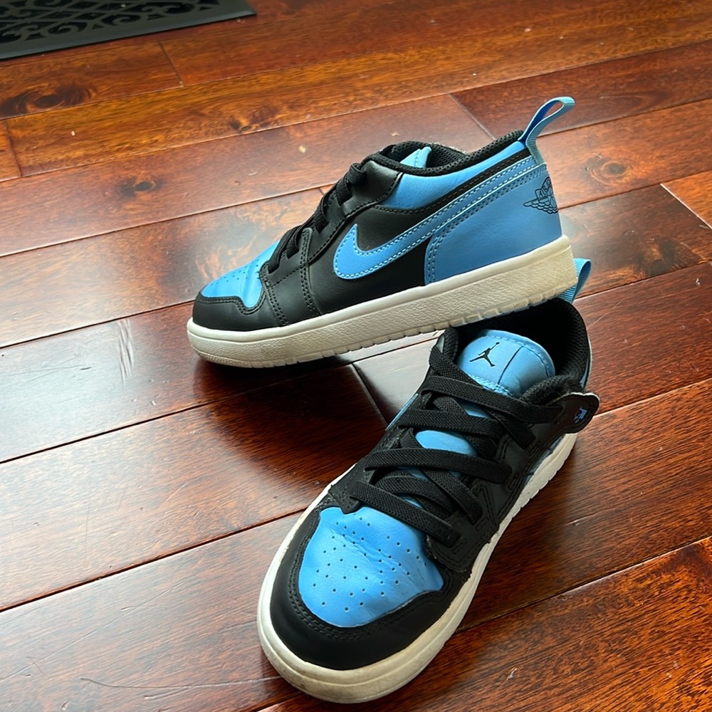 Pre school air Jordan 1 low black Carolina blue